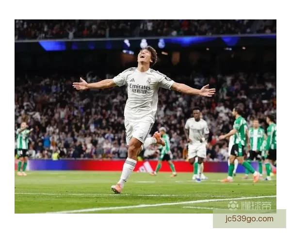 以嘘声为起点的胜利宣言 皇马六球狂胜防反王者在伯纳乌归来